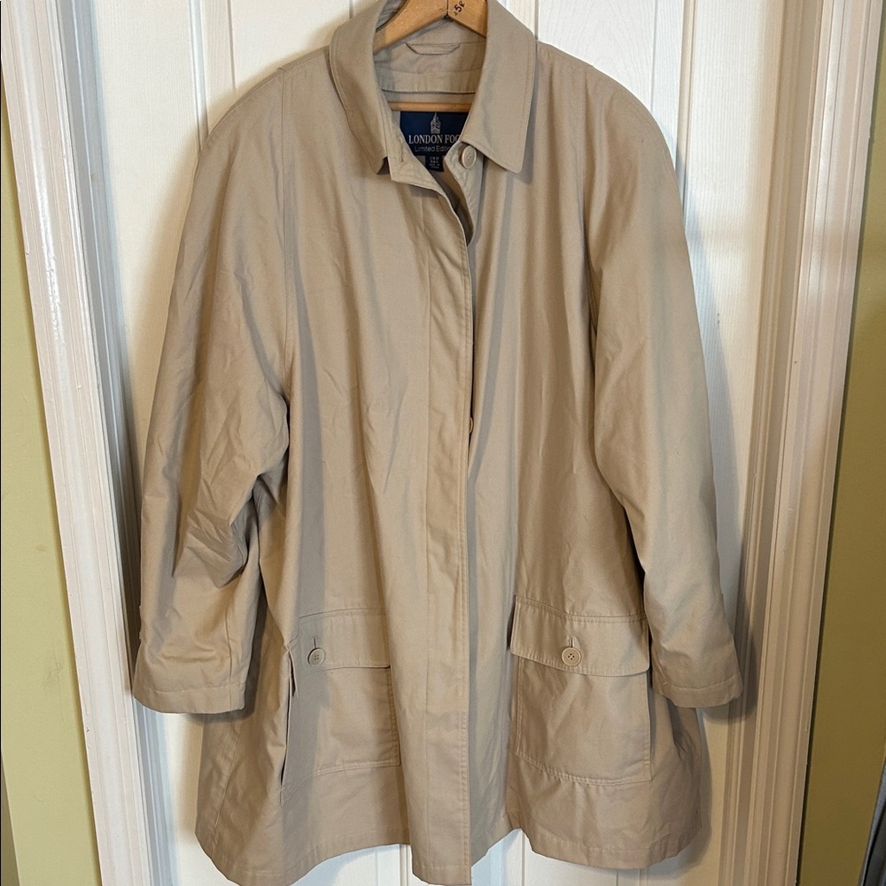London Fog Women's Classic Beige Trench Coat. Size 24W.